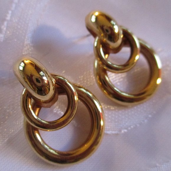 GOLD DOUBLE CIRCLE EARRINGS - Picture 2 of 7